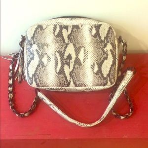 Kelly Wynne “Mingle Mingle”